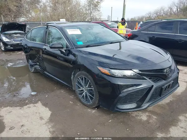 4T1G11AKXNU664237 2022 TOYOTA CAMRY - Image 1