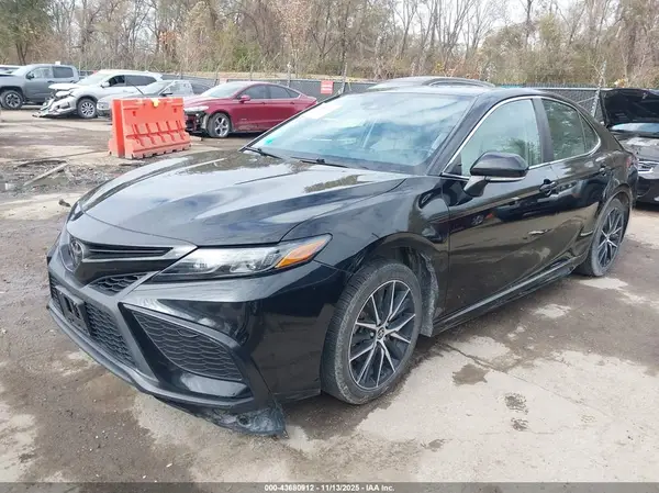 4T1G11AKXNU664237 2022 TOYOTA CAMRY - Image 2