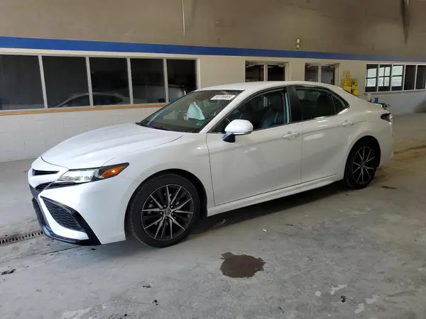4T1G11AKXNU665467 2022 TOYOTA CAMRY - Image 1