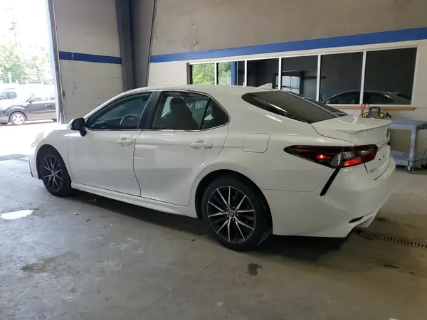 4T1G11AKXNU665467 2022 TOYOTA CAMRY - Image 2