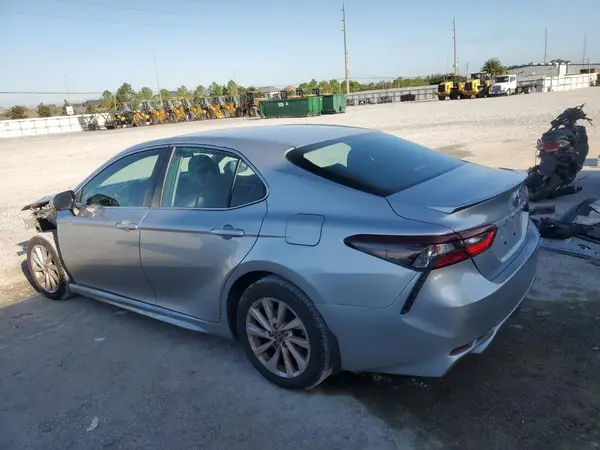 4T1G11AKXNU665856 2022 TOYOTA CAMRY - Image 2