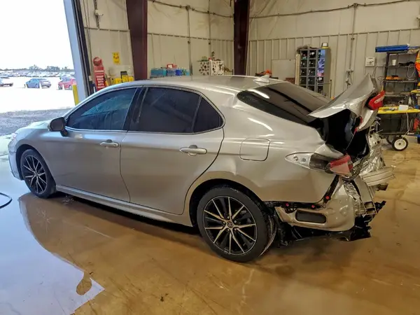 4T1G11AKXNU666361 2022 TOYOTA CAMRY - Image 2