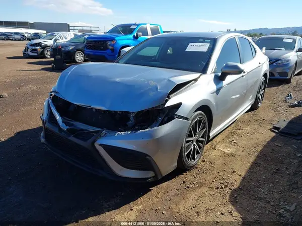 4T1G11AKXNU667137 2022 TOYOTA CAMRY - Image 2