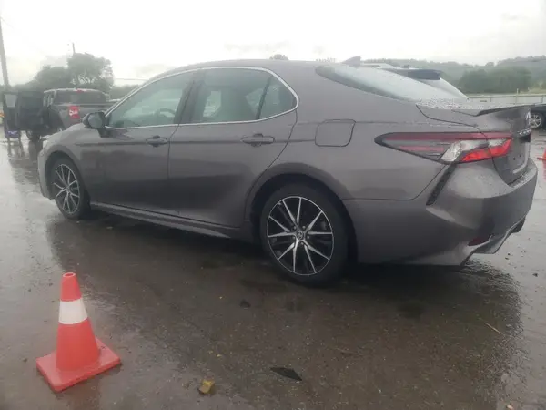 4T1G11AKXNU670295 2022 TOYOTA CAMRY - Image 2