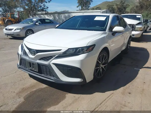 4T1G11AKXNU671074 2022 TOYOTA CAMRY - Image 2
