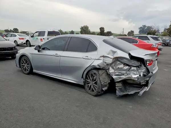 4T1G11AKXNU671334 2022 TOYOTA CAMRY - Image 2