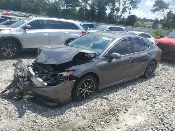 4T1G11AKXNU672418 2022 TOYOTA CAMRY - Image 1