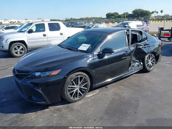4T1G11AKXNU672998 2022 TOYOTA CAMRY - Image 2