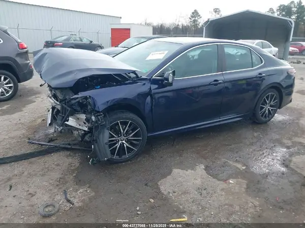 4T1G11AKXNU674511 2022 TOYOTA CAMRY - Image 2