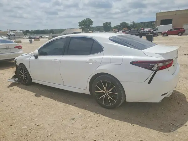 4T1G11AKXNU674959 2022 TOYOTA CAMRY - Image 2