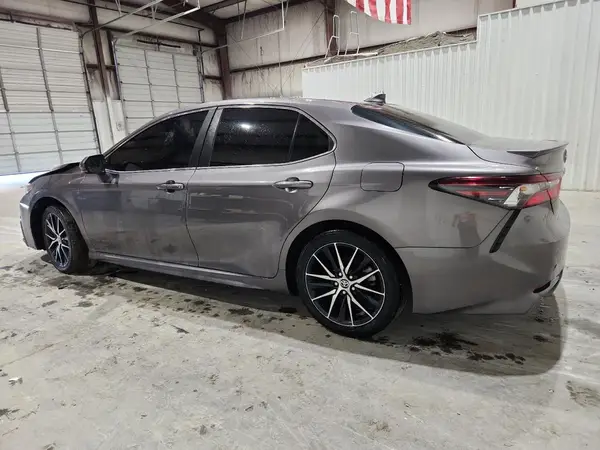 4T1G11AKXNU677523 2022 TOYOTA CAMRY - Image 2