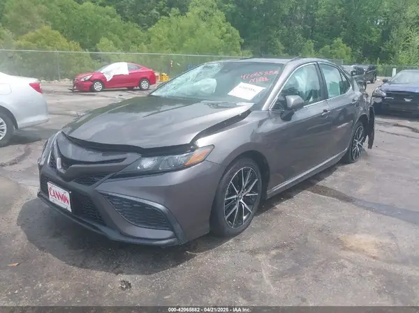 4T1G11AKXNU678042 2022 TOYOTA CAMRY - Image 2