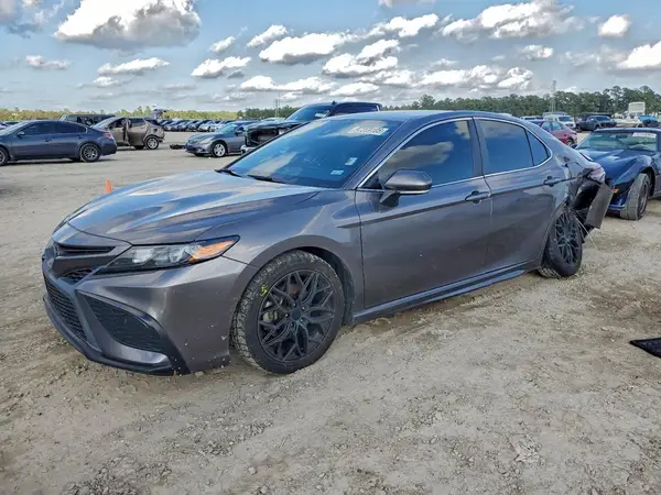 4T1G11AKXNU678963 2022 TOYOTA CAMRY - Image 1