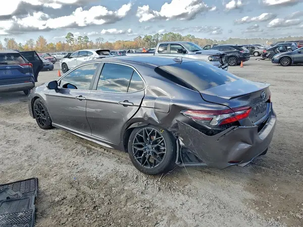 4T1G11AKXNU678963 2022 TOYOTA CAMRY - Image 2