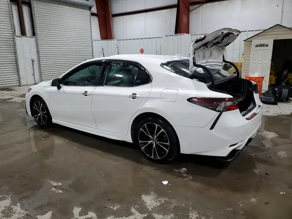 4T1G11AKXNU679823 2022 TOYOTA CAMRY - Image 2