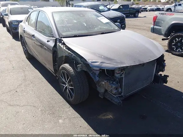4T1G11AKXNU681376 2022 TOYOTA CAMRY - Image 1