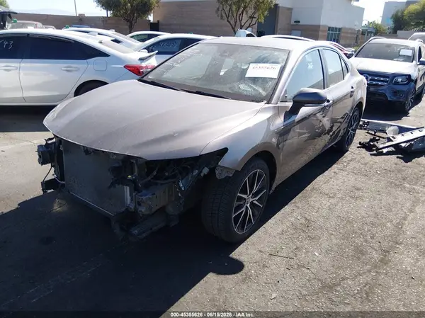 4T1G11AKXNU681376 2022 TOYOTA CAMRY - Image 2