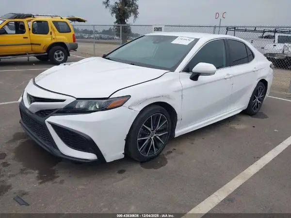 4T1G11AKXNU682768 2022 TOYOTA CAMRY - Image 2