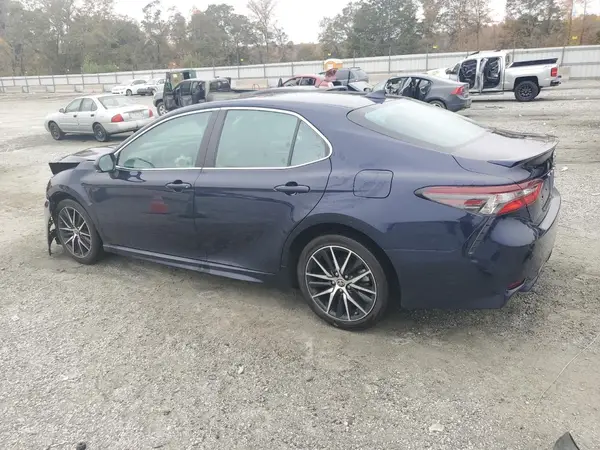 4T1G11AKXNU684570 2022 TOYOTA CAMRY - Image 2