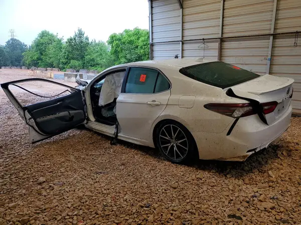 4T1G11AKXNU684584 2022 TOYOTA CAMRY - Image 2