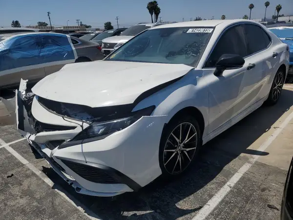 4T1G11AKXNU684777 2022 TOYOTA CAMRY - Image 1