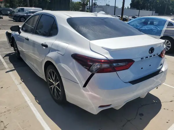 4T1G11AKXNU684777 2022 TOYOTA CAMRY - Image 2