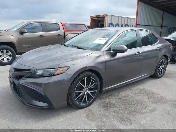 4T1G11AKXNU685895 2022 TOYOTA CAMRY - Image 2