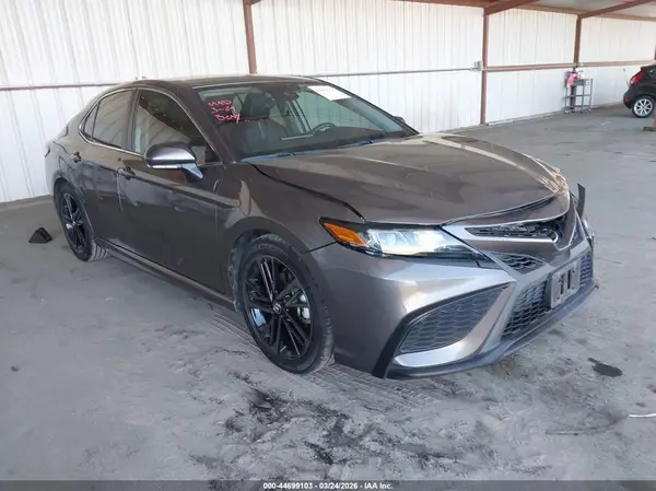 4T1G11AKXNU687341 2022 TOYOTA CAMRY - Image 1