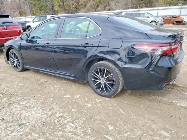 4T1G11AKXNU689879 2022 TOYOTA CAMRY - Image 2