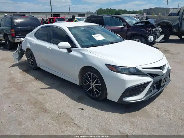 4T1G11AKXNU693057 2022 TOYOTA CAMRY - Image 1