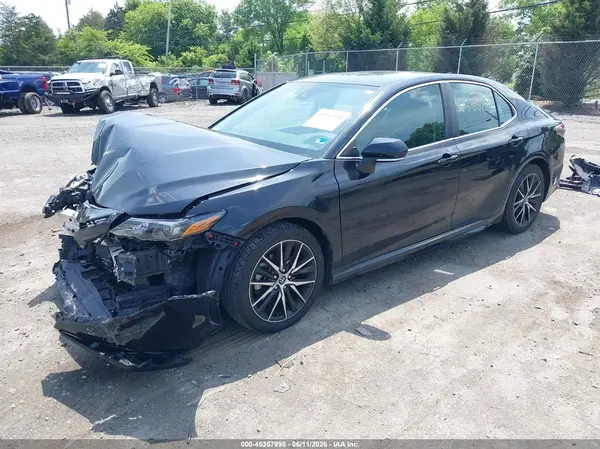 4T1G11AKXNU693267 2022 TOYOTA CAMRY - Image 2