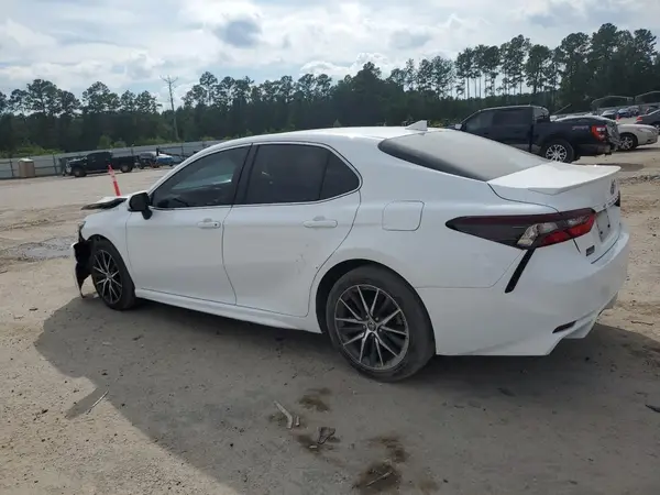 4T1G11AKXNU696315 2022 TOYOTA CAMRY - Image 2