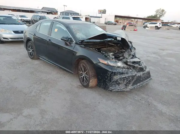 4T1G11AKXNU696959 2022 TOYOTA CAMRY - Image 1
