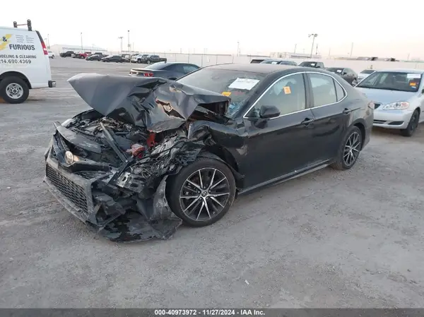 4T1G11AKXNU696959 2022 TOYOTA CAMRY - Image 2
