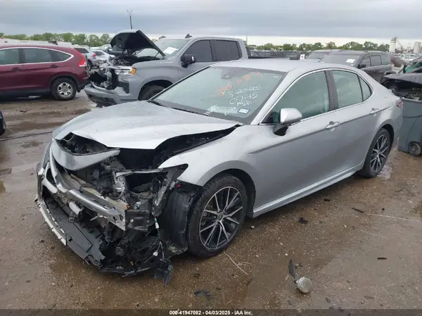 4T1G11AKXNU697576 2022 TOYOTA CAMRY - Image 2