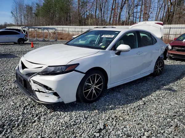 4T1G11AKXNU698257 2022 TOYOTA CAMRY - Image 1