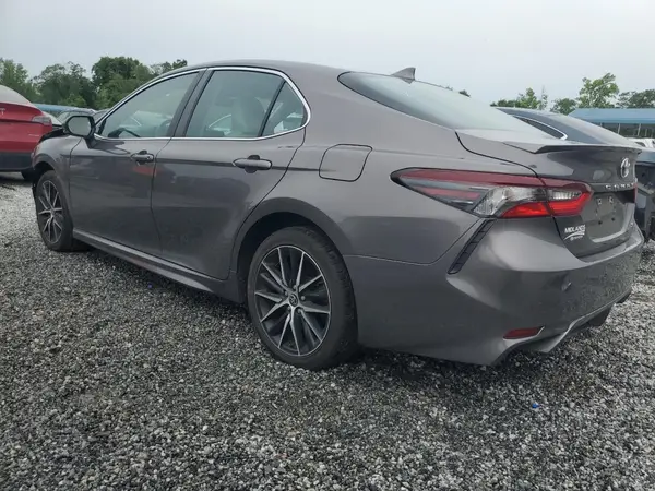 4T1G11AKXNU702971 2022 TOYOTA CAMRY - Image 2