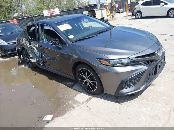 4T1G11AKXNU704624 2022 TOYOTA CAMRY - Image 1