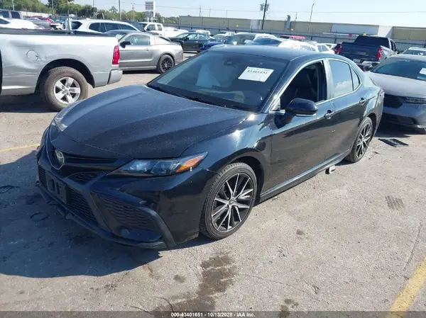 4T1G11AKXNU704932 2022 TOYOTA CAMRY - Image 2