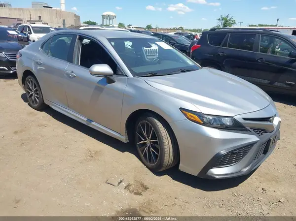 4T1G11AKXNU706776 2022 TOYOTA CAMRY - Image 1