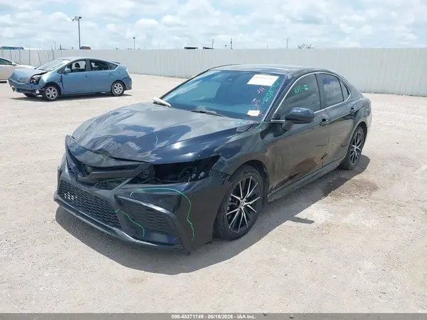 4T1G11AKXNU707555 2022 TOYOTA CAMRY - Image 2