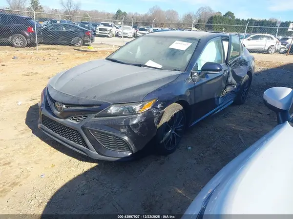 4T1G11AKXNU708785 2022 TOYOTA CAMRY - Image 2