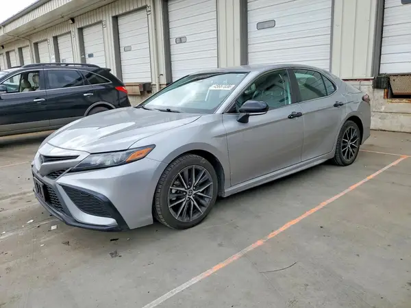4T1G11AKXNU710097 2022 TOYOTA CAMRY - Image 1