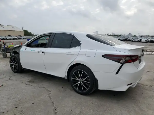 4T1G11AKXNU713081 2022 TOYOTA CAMRY - Image 2