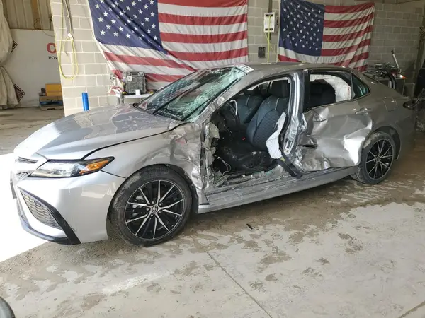 4T1G11AKXNU713419 2022 TOYOTA CAMRY - Image 1