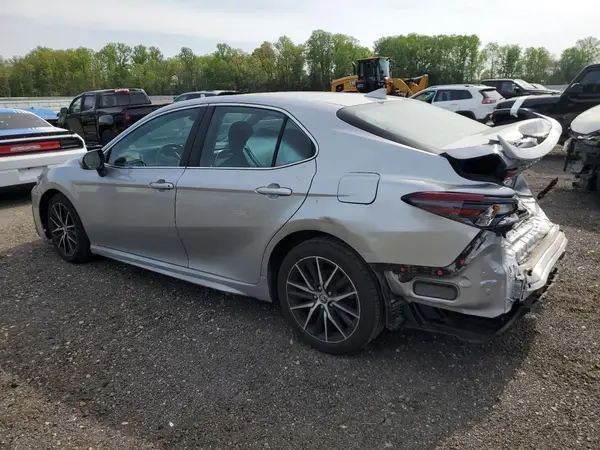 4T1G11AKXNU714537 2022 TOYOTA CAMRY - Image 2