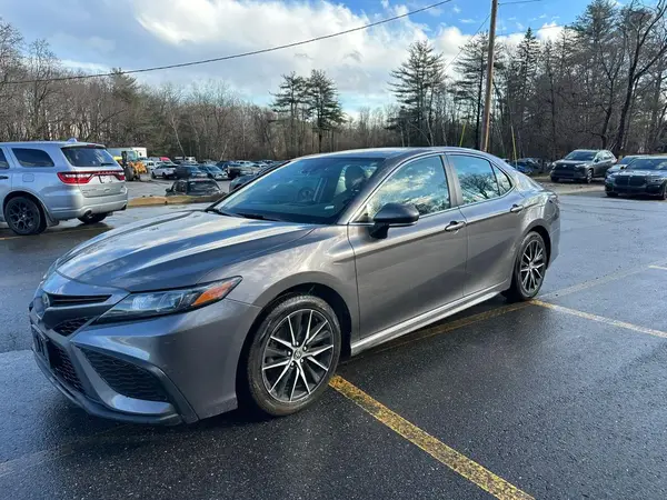 4T1G11AKXNU714585 2022 TOYOTA CAMRY - Image 1