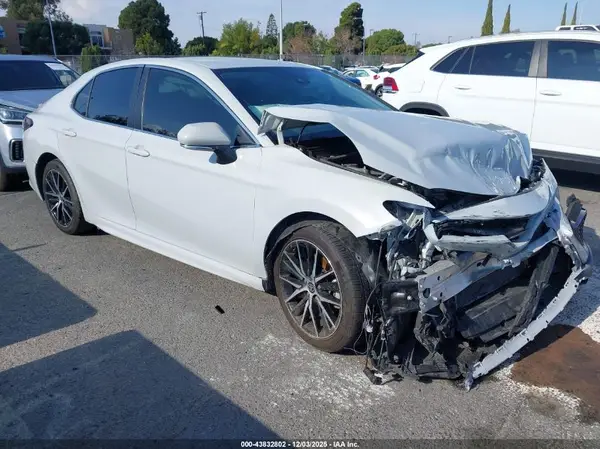 4T1G11AKXPU120176 2023 TOYOTA CAMRY - Image 1