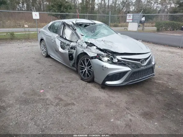 4T1G11AKXPU740171 2023 TOYOTA CAMRY - Image 1