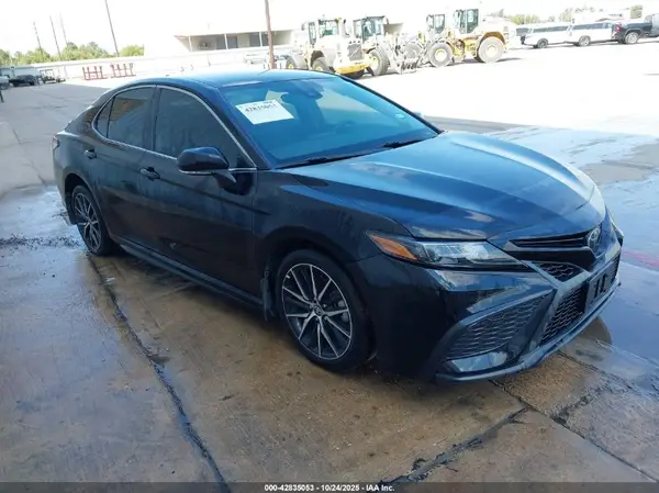 4T1G11AKXPU744463 2023 TOYOTA CAMRY - Image 1